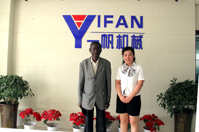 一帆機械坦桑尼亞客戶合影 一帆機械坦桑尼亞客戶合影