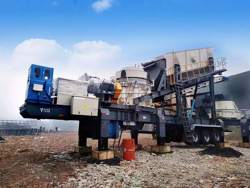 移動式河卵石破碎篩分生產線現場圖 移動式河卵石破碎篩分生產線現場圖