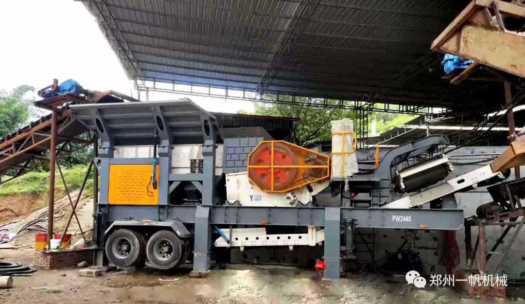 河卵石破碎篩分生產(chǎn)線現(xiàn)場一 河卵石破碎篩分生產(chǎn)線現(xiàn)場一