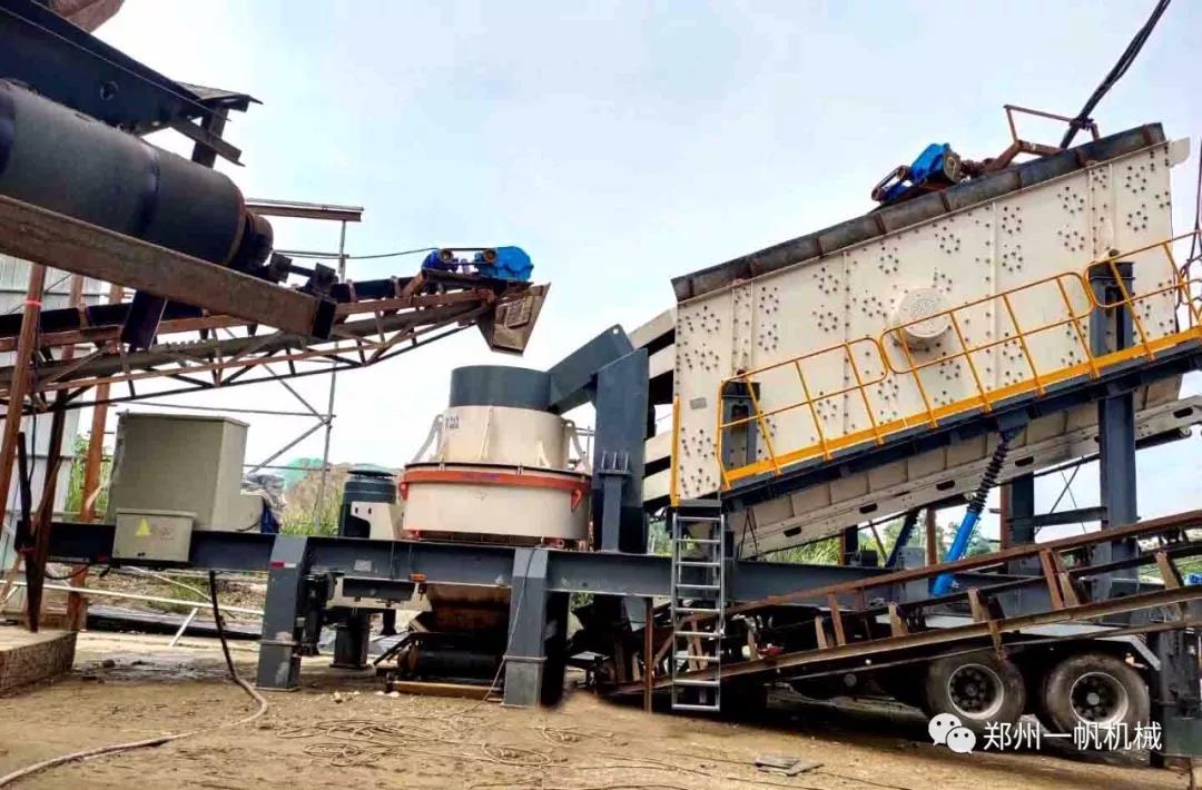 河卵石破碎篩分生產(chǎn)線現(xiàn)場三 河卵石破碎篩分生產(chǎn)線現(xiàn)場三