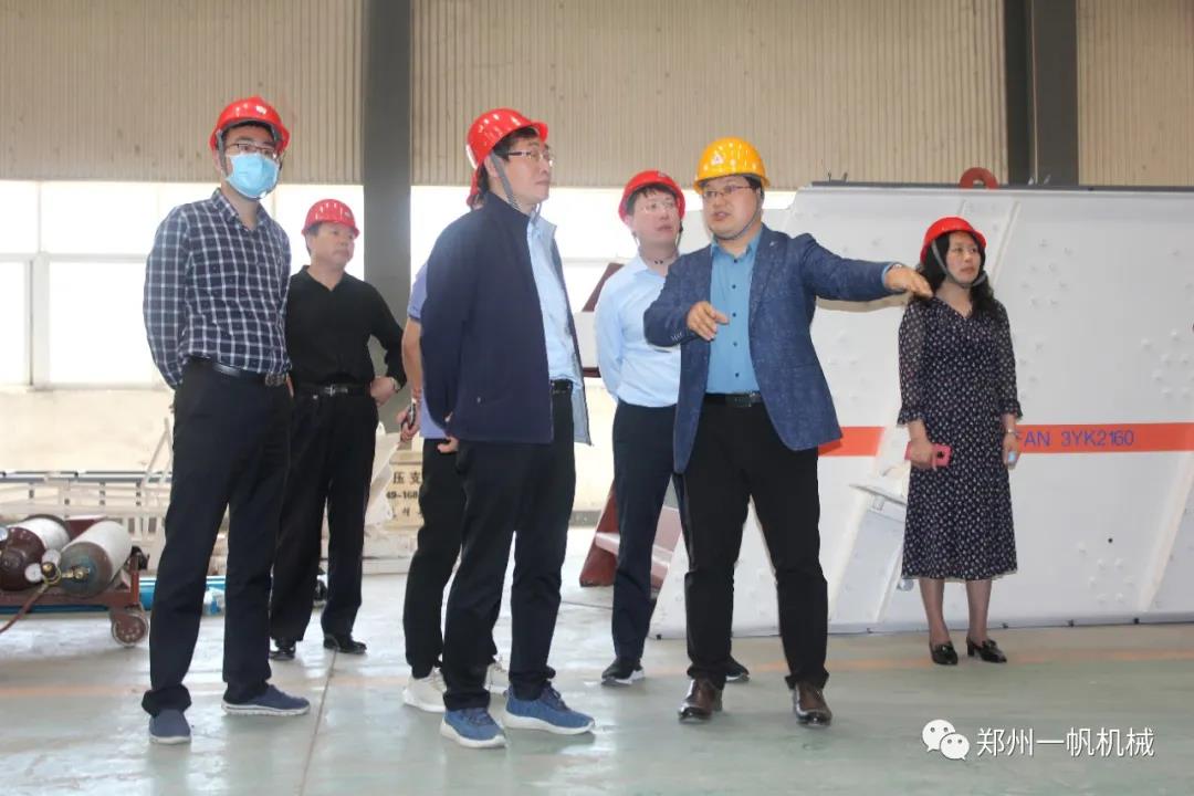 聽(tīng)取匯報(bào) 聽(tīng)取匯報(bào)